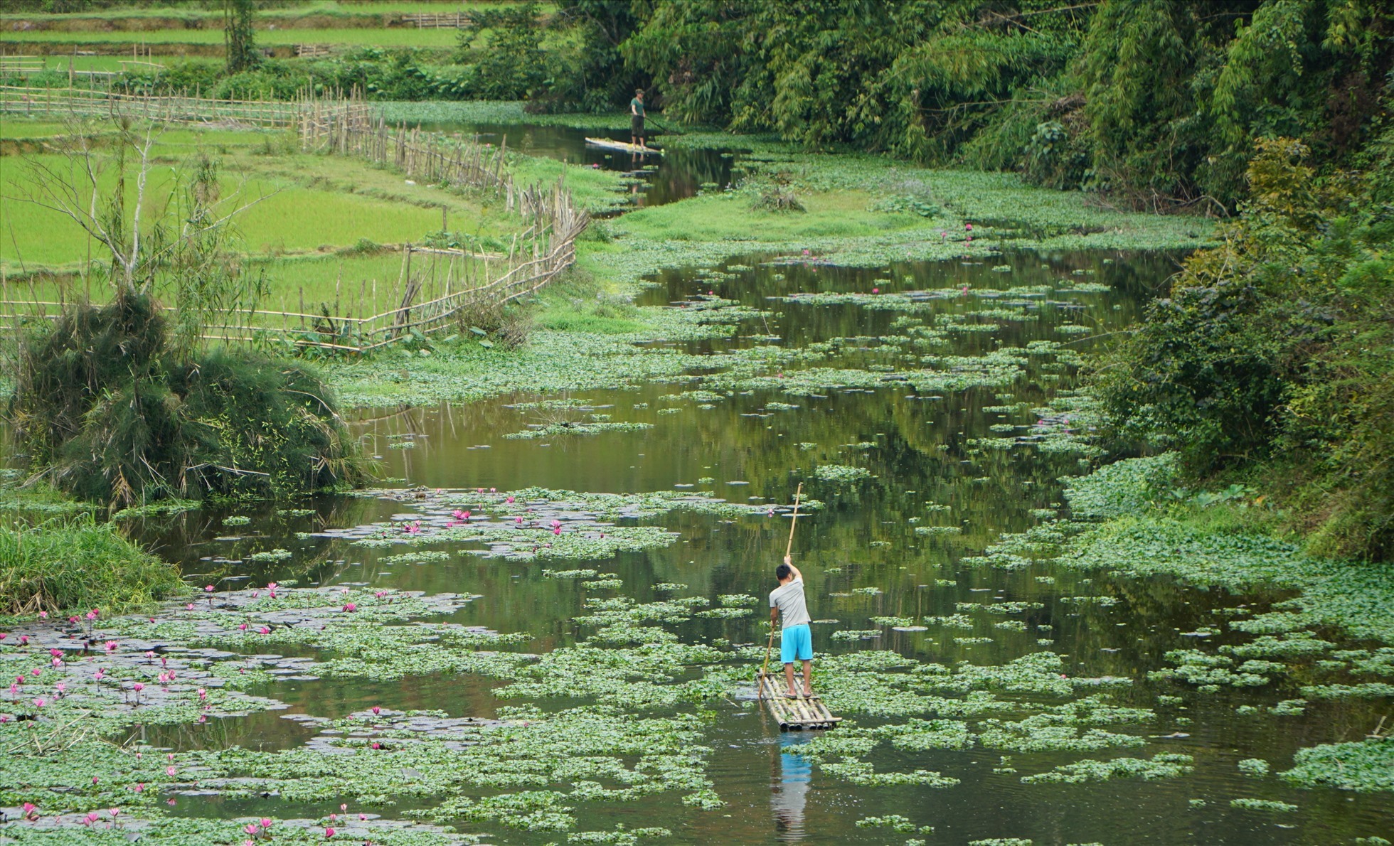 Nguồn nước ô nhiễm ảnh hưởng đến cuộc sống của nhiều hộ dân ở thôn Thanh Thủy, xã Thanh Xuân. Ảnh: Quách Du