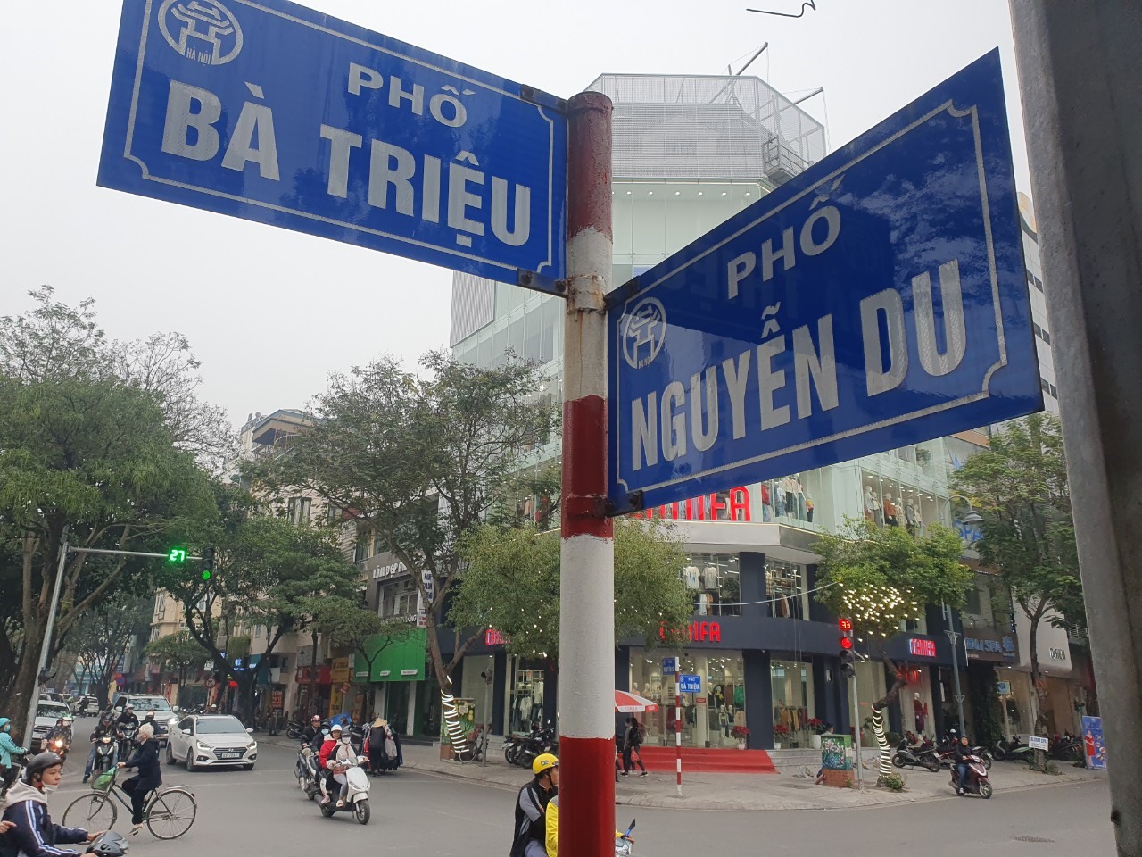 Phố Bà Triệu tại trung tâm thành phố Hà Nội. Ảnh: Phạm Đông