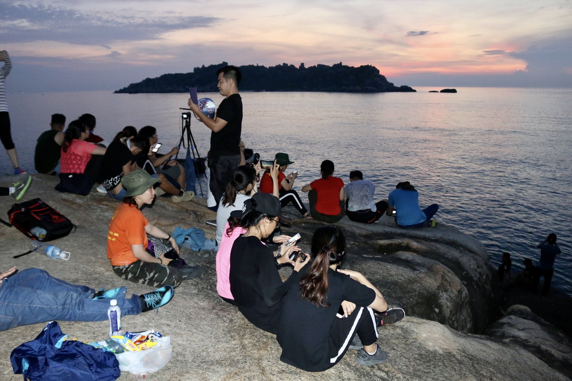 Ngắm bình minh đầu tiên trên đất liền ở Mũi Đôi - Hòn Đầu.