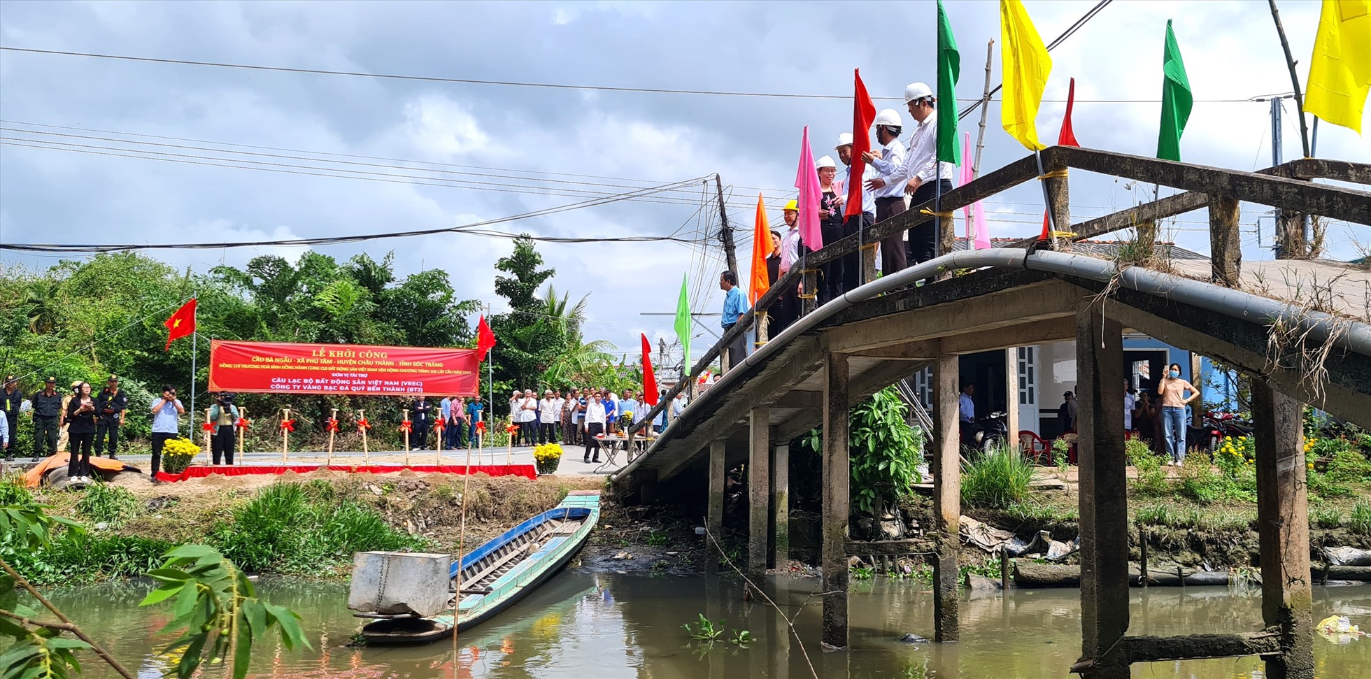 Vị tri cầu hiện hữu nối hai xã Phú Tân và Phú Tâm, huyện Châu Thành, tỉnh Sóc Trăng. Ảnh: Nhật Hồ