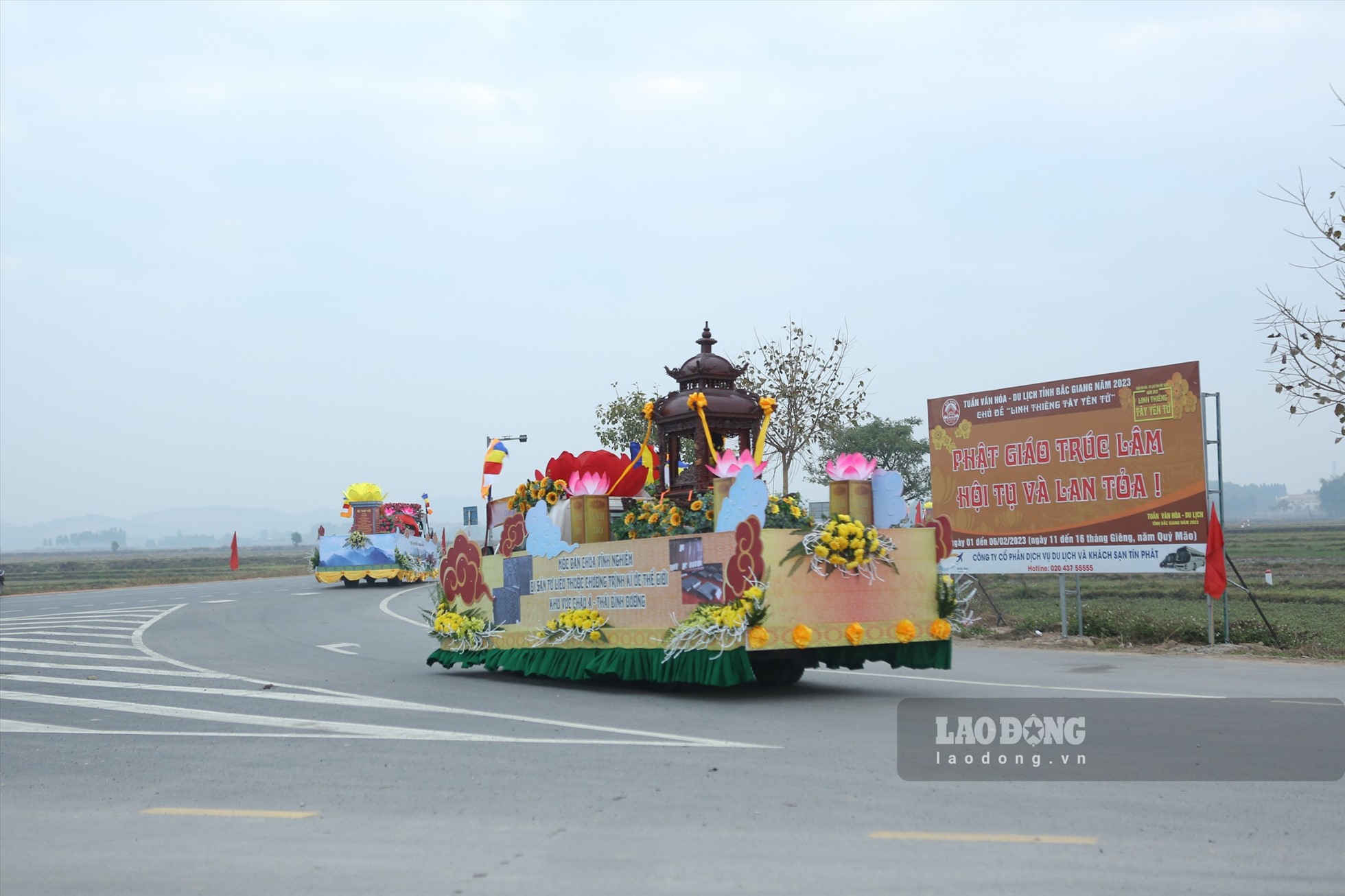 Lễ rước đã được Tổ chức Kỷ lục Việt Nam công nhận là Lễ rước theo nghi thức Phật giáo lớn nhất Việt Nam. Ảnh: Nguyễn Kế