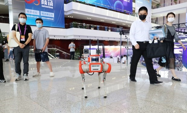 Một robot trinh sát hỏa hoạn tại Hội nghị trí tuệ nhân tạo thế giới 2022 ở Thượng Hải, Trung Quốc. Ảnh: Xinhua