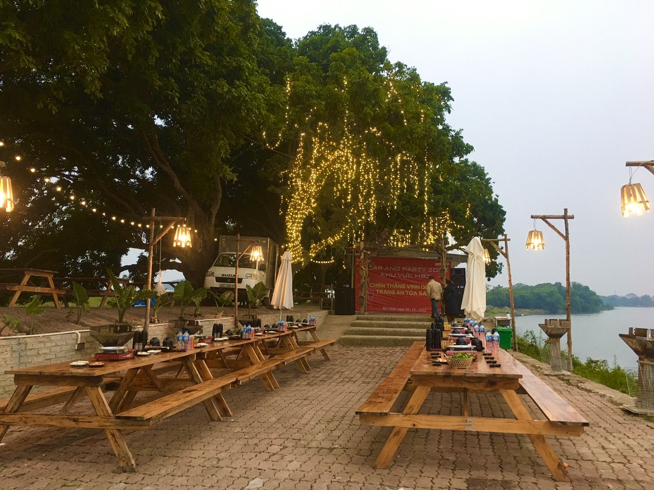 Cuối cùng là khu ăn uống với thực đơn đậm phong cách đồng quê, rau cỏ được hái trực tiếp từ vườn để phục vụ du khách.