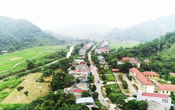 Xã Kim Bình hiện đã đạt chuẩn nông thôn mới với sự đổi thay trong cơ sở hạ tầng và đời sống người dân. Ảnh: Thu Hương.