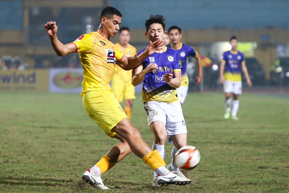 Câu lạc bộ Thanh Hoá nhận đến 16 thẻ vàng sau 4 vòng đấu. Ảnh: Minh Quân