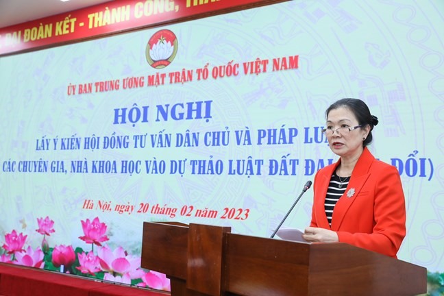 Bà Trương Thị Ngọc Ánh phát biểu tại hội nghị. Ảnh: Quang Vinh