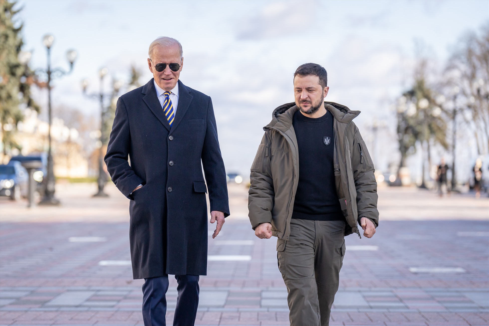 Tổng thống Joe Biden và Tổng thống Volodymyr Zelensky trên đường phố Kiev, Ukraina, ngày 20.2.2023. Ảnh: Twitter Tổng thống Biden