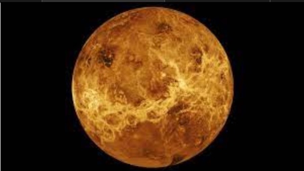 Bề mặt sao Kim có sức nóng hơn 300 độ C. Ảnh: NASA