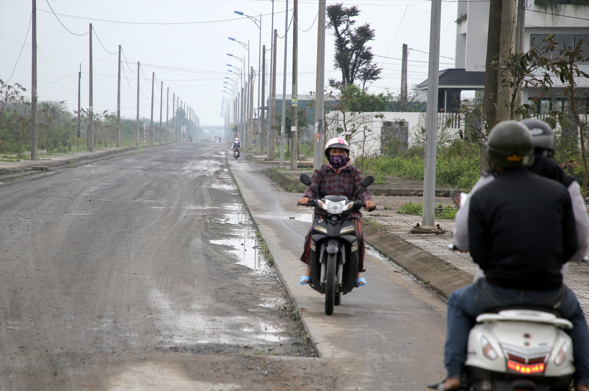 Con đường nằm trong dự án Phát triển đô thị dọc hành lang tiểu vùng sông Mê Kông, do Sở Kế hoạch Đầu tư tỉnh Quảng Trị làm chủ đầu tư. Với 152 tỉ đồng, đường được thiết kế có chiều dài 6,2km, cả vỉa hè rộng 20.5m.