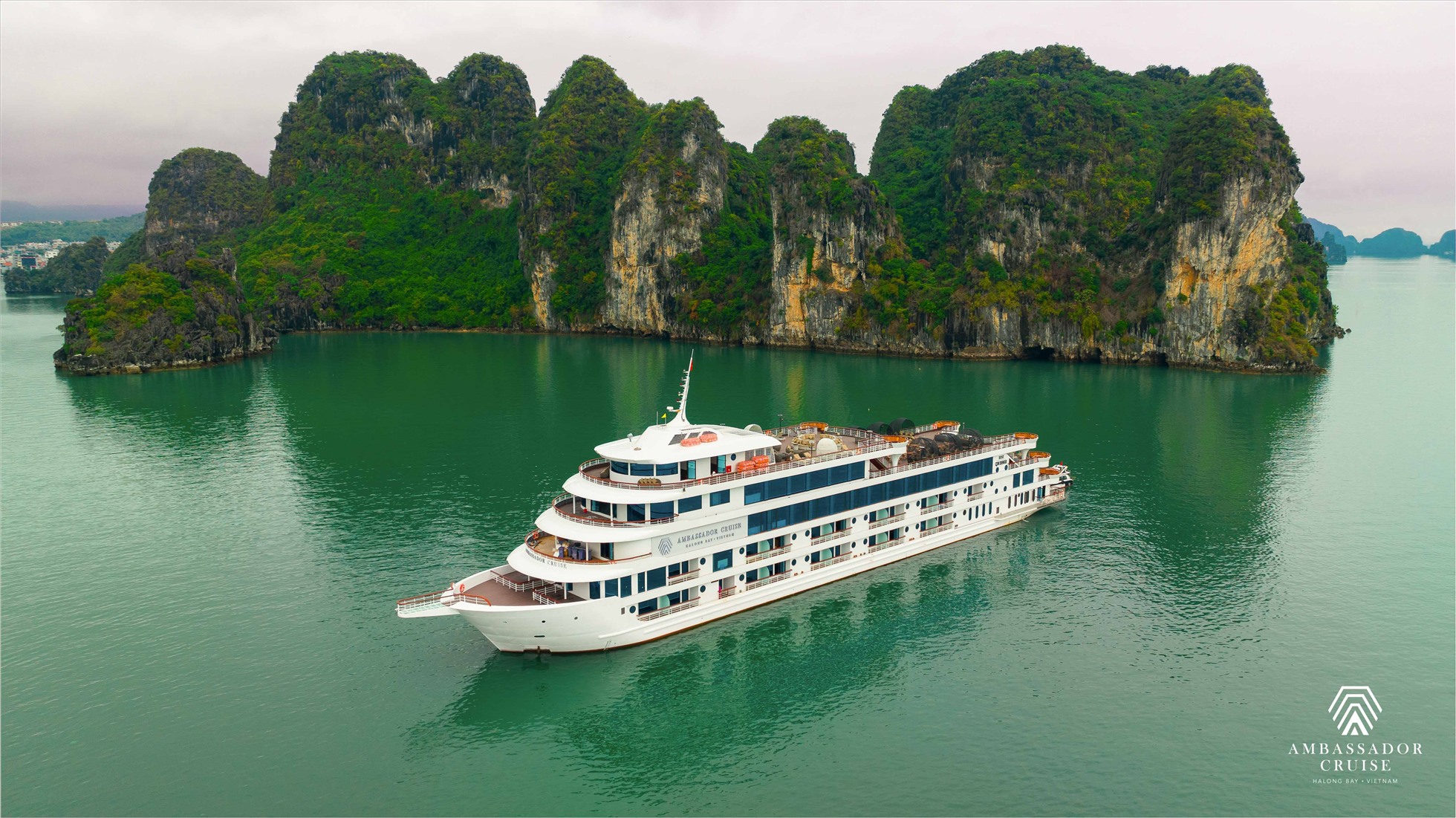 Du thuyền Ambassador II – Đại sứ biển cả sang trọng giữa lòng vịnh Hạ Long