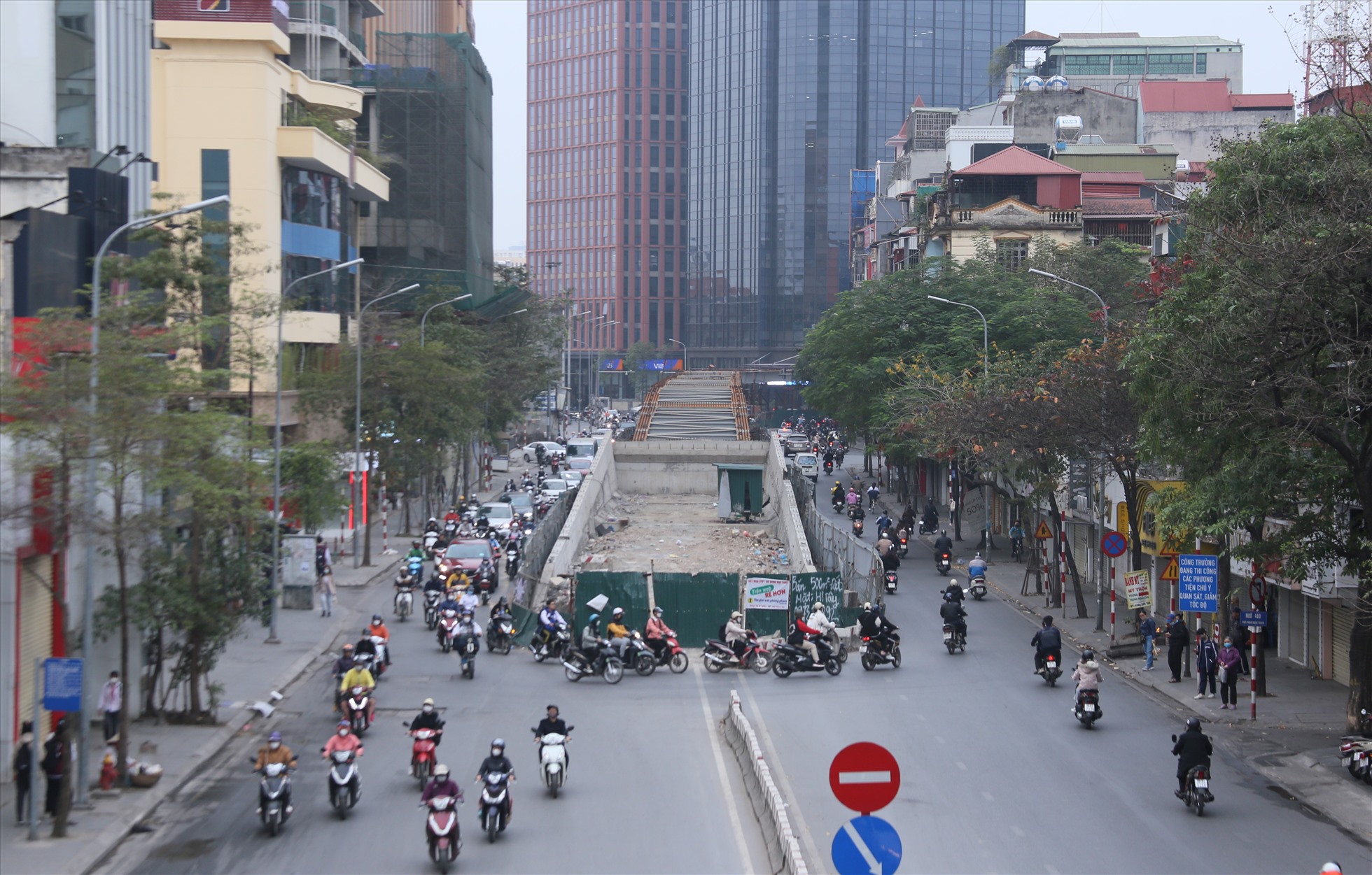 Dự án cầu vượt nút giao Chùa Bộc - Phạm Ngọc Thạch (quận Đống Đa) được triển khai từ tháng 10-2021, dự kiến hoàn thành vào tháng 6-2022, do Ban Quản lý dự án đầu tư xây dựng công trình giao thông thành phố Hà Nội làm chủ đầu tư.