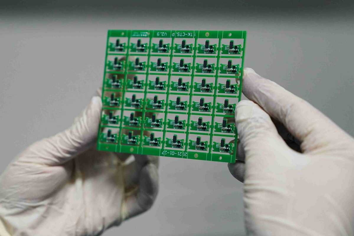 Những chip được sản xuất tại một nhà máy ở Bạng Phụ, tỉnh An Huy, Trung Quốc. Ảnh: Xinhua