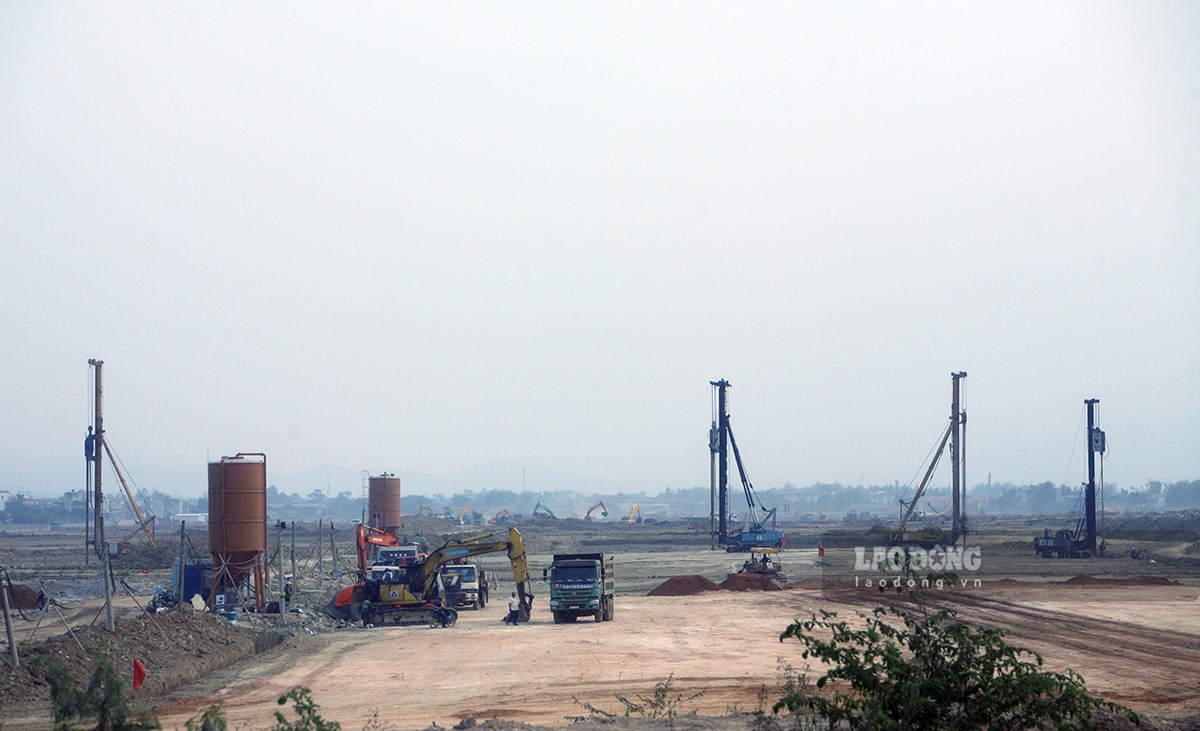 Dự án đầu tư xây dựng mở rộng Cảng Hàng không Điện Biên (Dự án Sân bay Điện Biên) được khởi công ngày 22.1.2022.