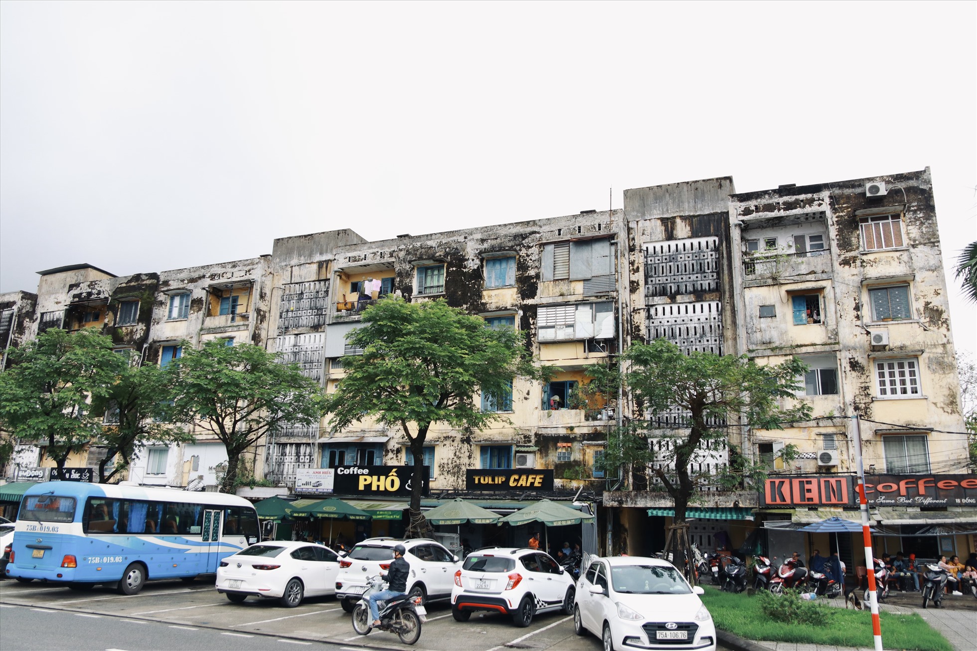 Hiện nay, khu chung cư Đống Đa (phường Phú Nhuận, TP. Huế, tỉnh Thừa Thiên Huế) đang xuống cấp nghiêm trọng, chất lượng các dãy nhà không đảm bảo vì thời gian sử dụng đã quá lâu khiến cuộc sống của nhiều hộ dân bị ảnh hưởng. Xây mới chung cư là phương án đã được tính đến.