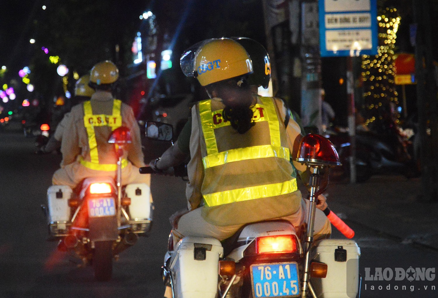 CSGT, Công an TP Quảng Ngãi tuần tra dọc các tuyến đường là “thiên đường” ăn nhậu ở TP Quảng Ngãi để ngăn chặn xử lý người say xỉn nhưng vẫn tham gia giao thông. Ảnh: Ngọc Viên