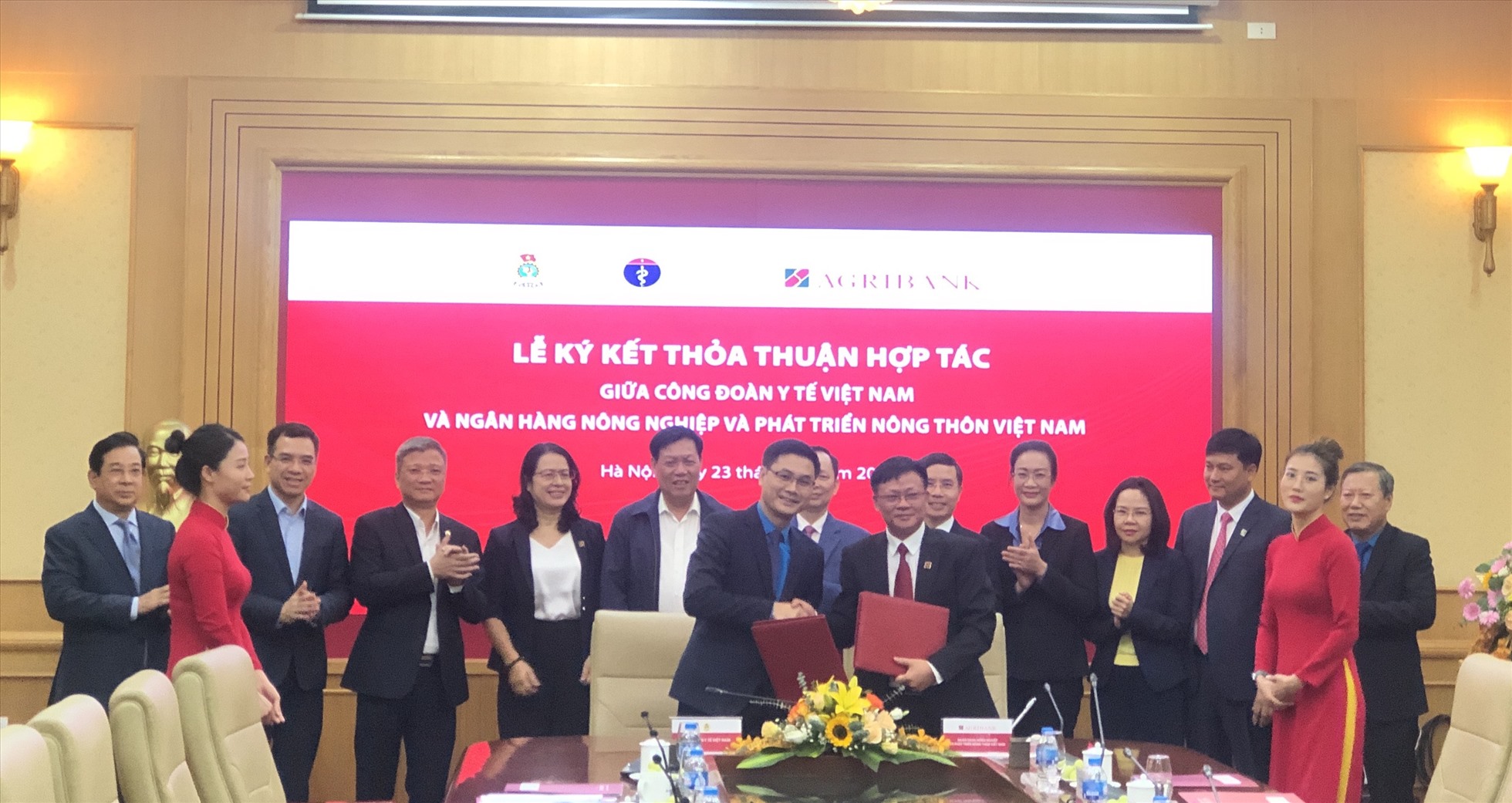 Lãnh đạo Công đoàn Y tế Việt Nam và Agribank ký thoả thuận hợp tác. Ảnh: Bảo Hân