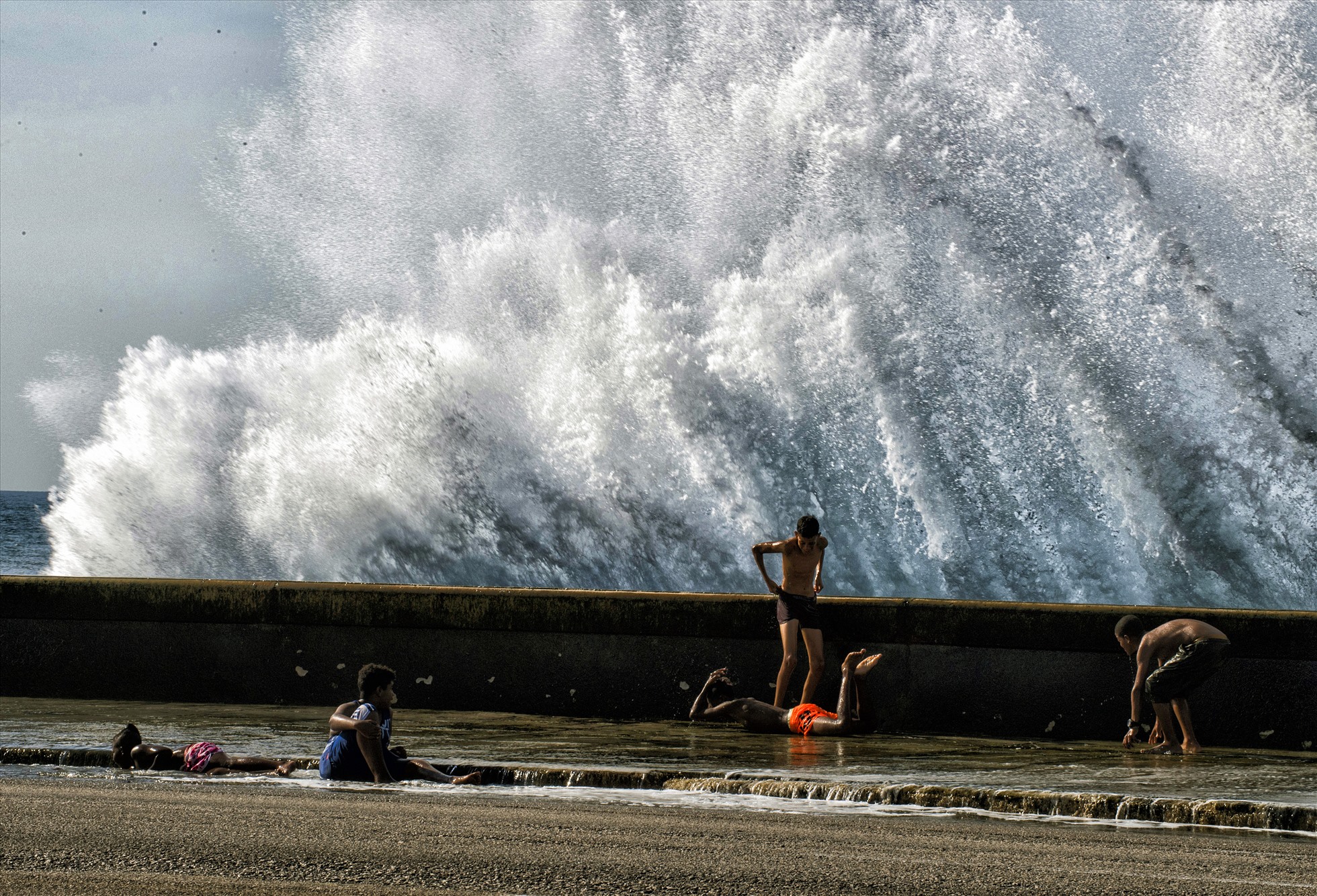 Ngày biển động trên đường Malecon.