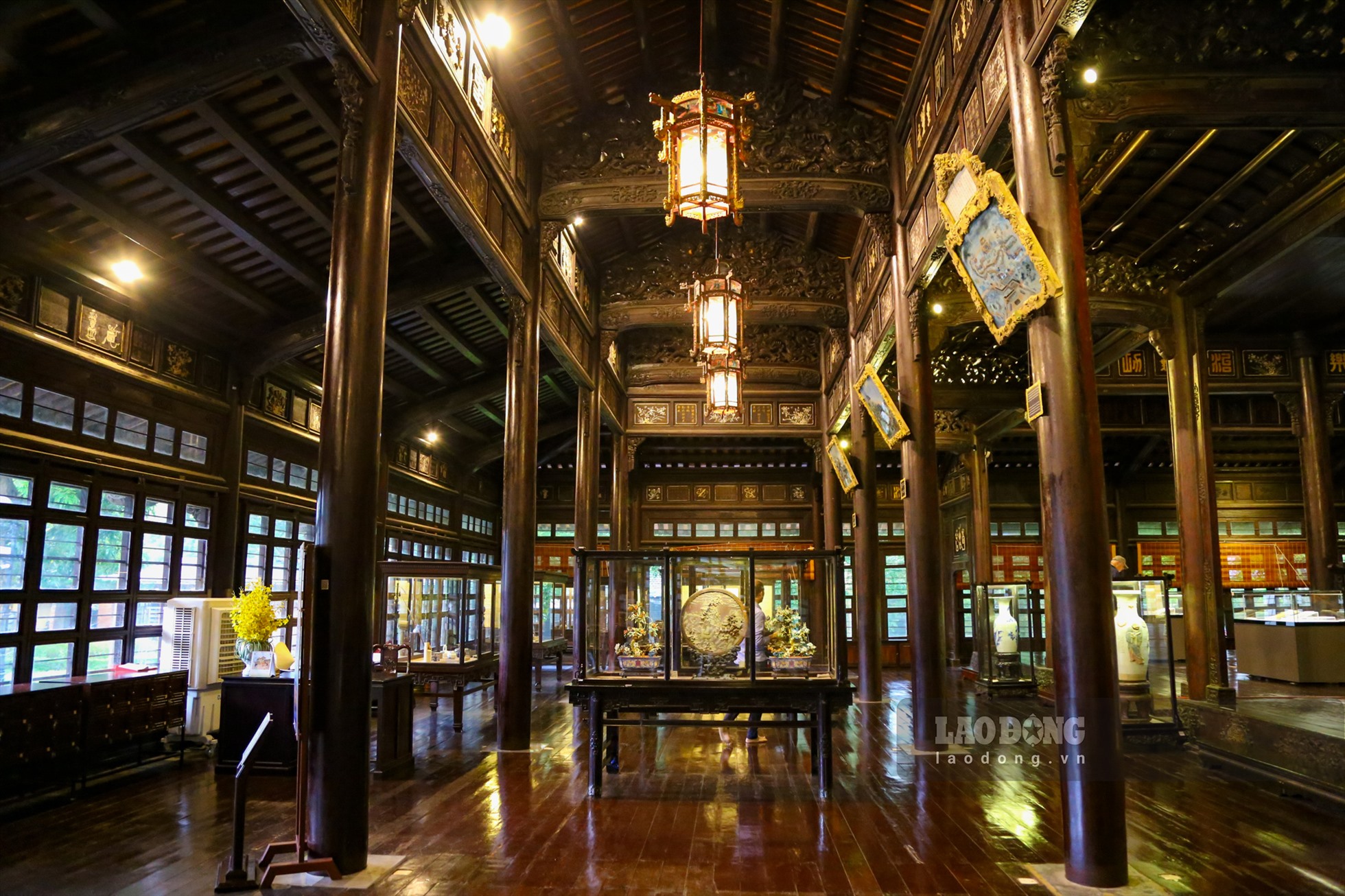 Điện Long An hiện nay là một trong những tòa kiến trúc cung đình đẹp nhất Việt Nam với cấu tạo bởi 128 cột gỗ và xây dựng theo kiểu “trùng thiềm điệp ốc”