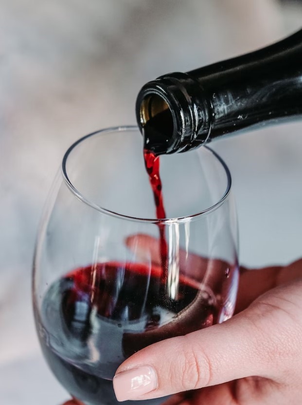 Rượu vang được xem là mang lại nhiều lợi ích cho sức khoẻ nếu uống đúng cách. Ảnh: Unsplash