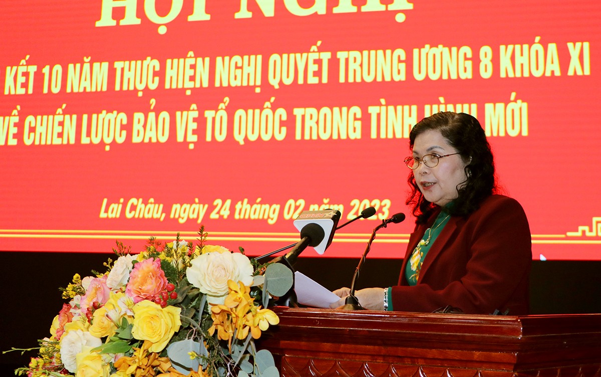 Bà Giàng Páo Mỷ - Bí thư Tỉnh ủy Lai Châu phát biểu tại Hội nghị.