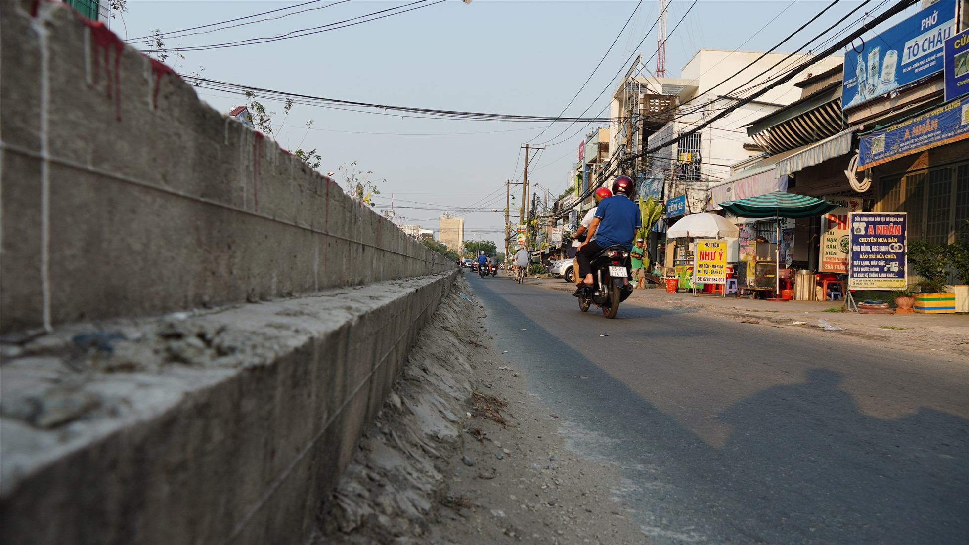 Dự án nâng cấp, mở rộng đường Trần Phú giai đoạn 1 (thuộc phường Cái Khế) là công trình giao thông cấp III do UBND  quận Ninh Kiều làm chủ đầu tư. Dự án có chiều dài trên 1,1km, với tổng mức đầu tư hơn 122,4 tỷ đồng, khởi công ngày 6.10.2021, dự kiến hoàn thành trong tháng 10.2022.