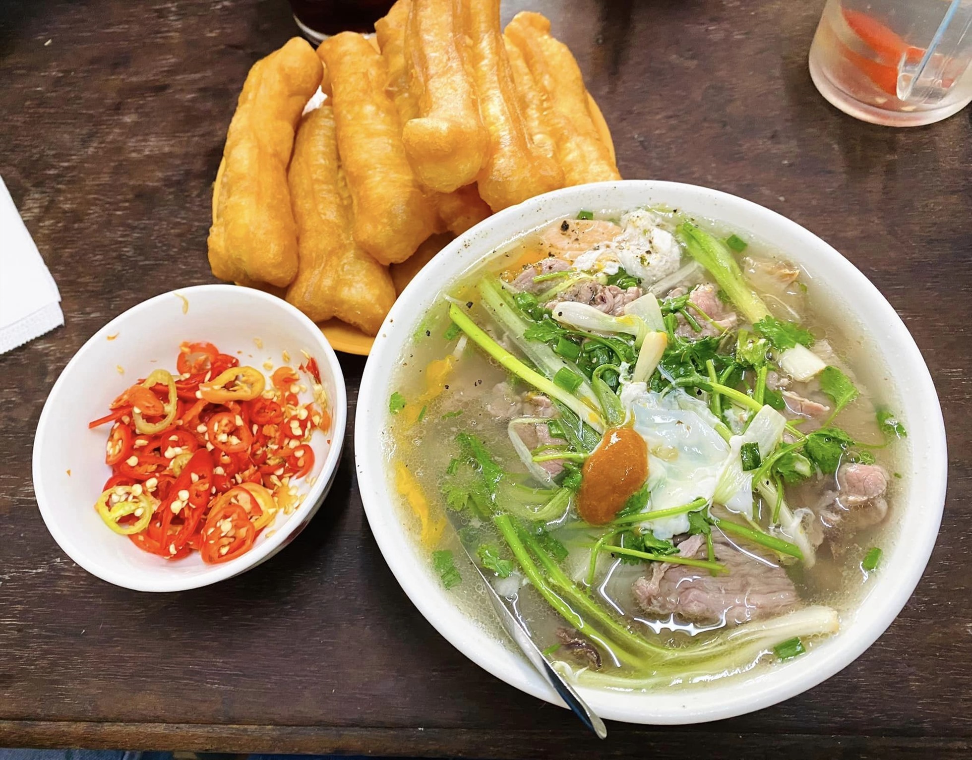 Tô Phở Bát Đàn thơm ngon, đầy đủ. Ảnh: Phở Bát Đàn