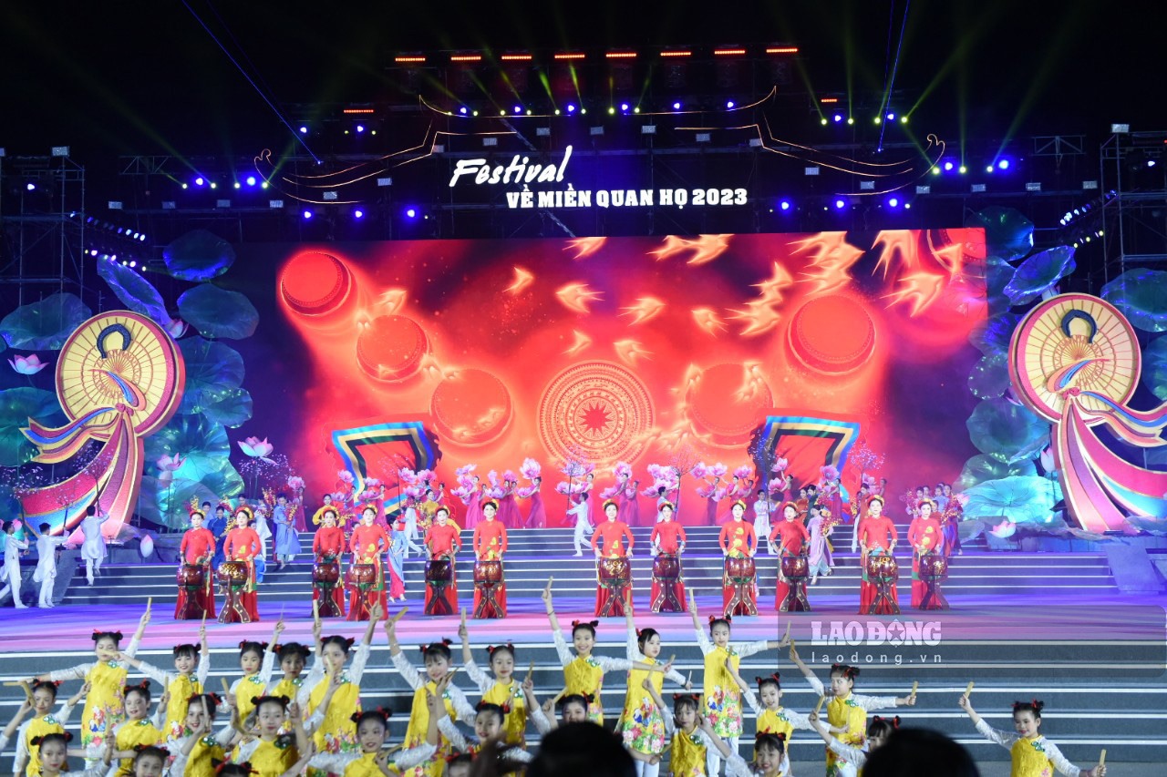 Tối 25.2, tại Quảng trường Trung tâm Văn hóa Kinh Bắc, TP. Bắc Ninh, tỉnh Bắc Ninh đã diễn ra lễ khai mạc Festival Về miền Quan họ 2023.