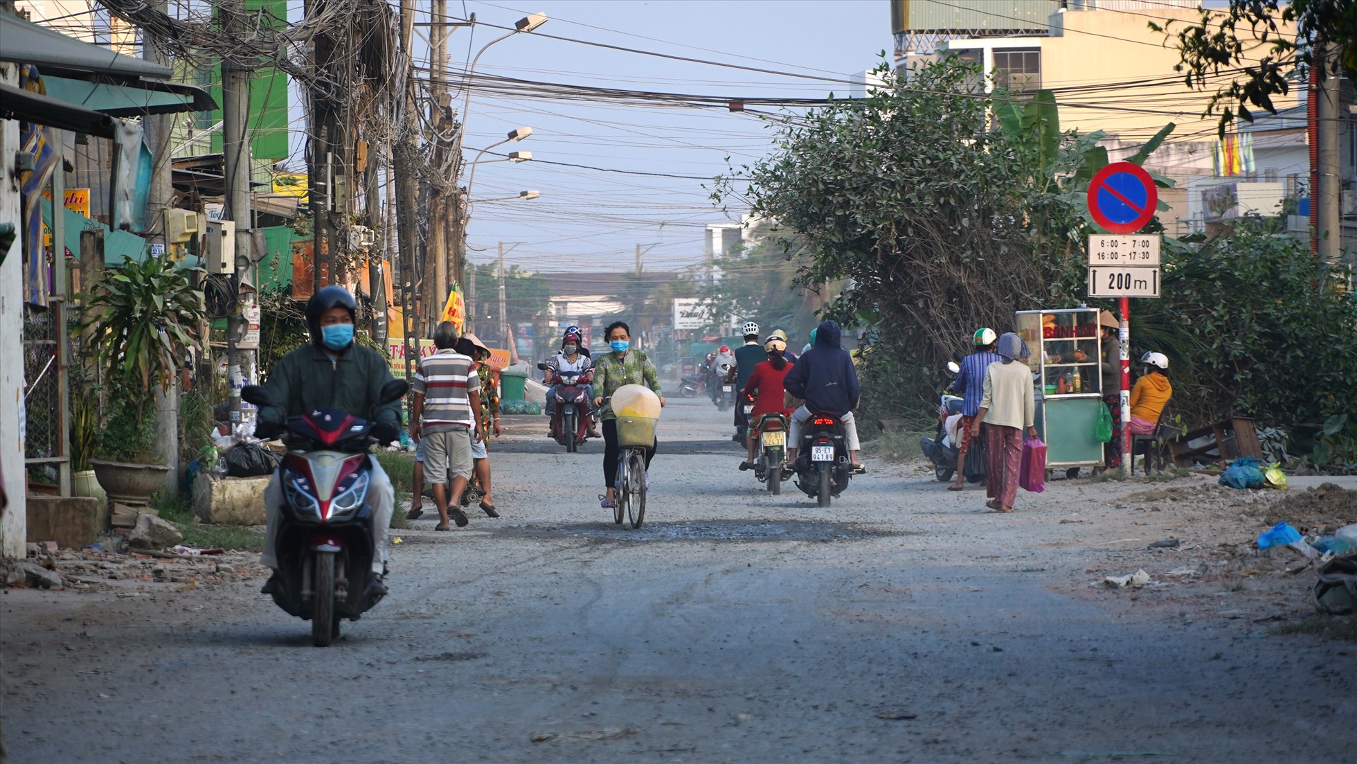 Công trình cải tạo hạ tầng đường Hoàng Quốc Việt thuộc Dự án Phát triển TP. Cần Thơ và tăng cường khả năng thích ứng đô thị, do Ban Quản lý dự án ODA TP. Cần Thơ làm chủ đầu tư, được khởi công xây dựng vào tháng 3.2020, nhưng đến nay vẫn chưa hoàn thành.