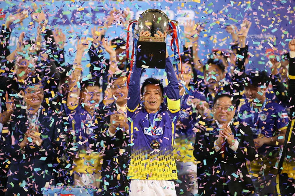 “Ông vua” danh hiệu giải quốc nội 2022 Văn Quyết xứng đáng với danh hiệu Quả bóng vàng Việt Nam 2022. Ảnh: VPF