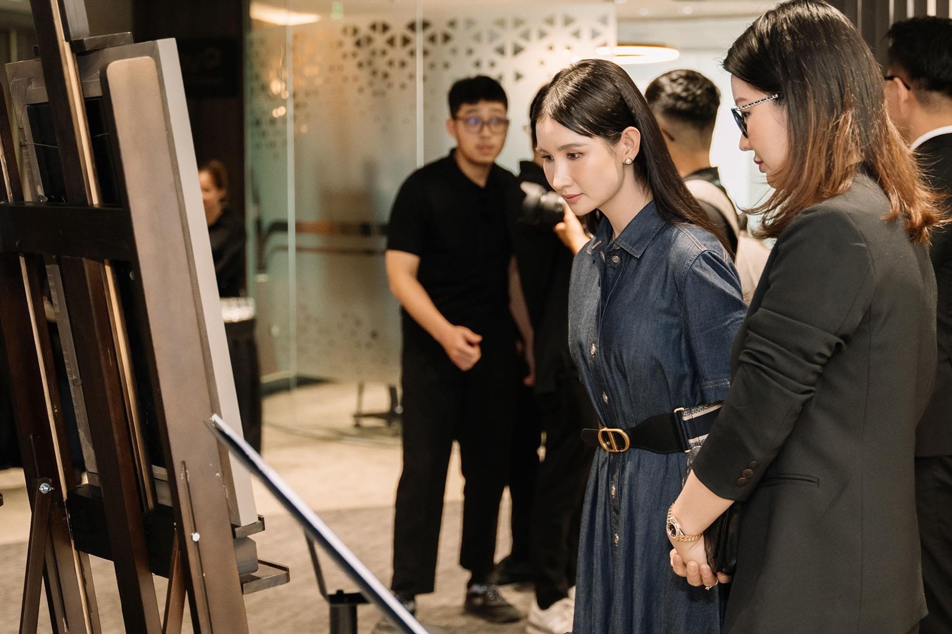 Chị Dung Tô - một doanh nhân thành đạt trong lĩnh vực thời trang đã có một khoảng thời gian thú vị với những kiến thức về sưu tầm tranh từ BIDV Private Club.