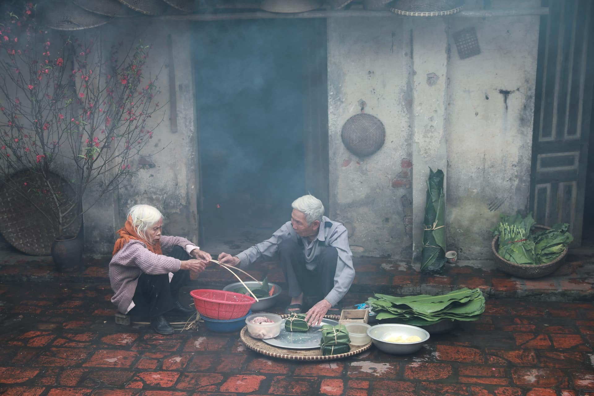 Cuộc sống bình dị của người dân Việt Nam cũng được khắc họa qua lăng kính của nhiếp ảnh gia trẻ.