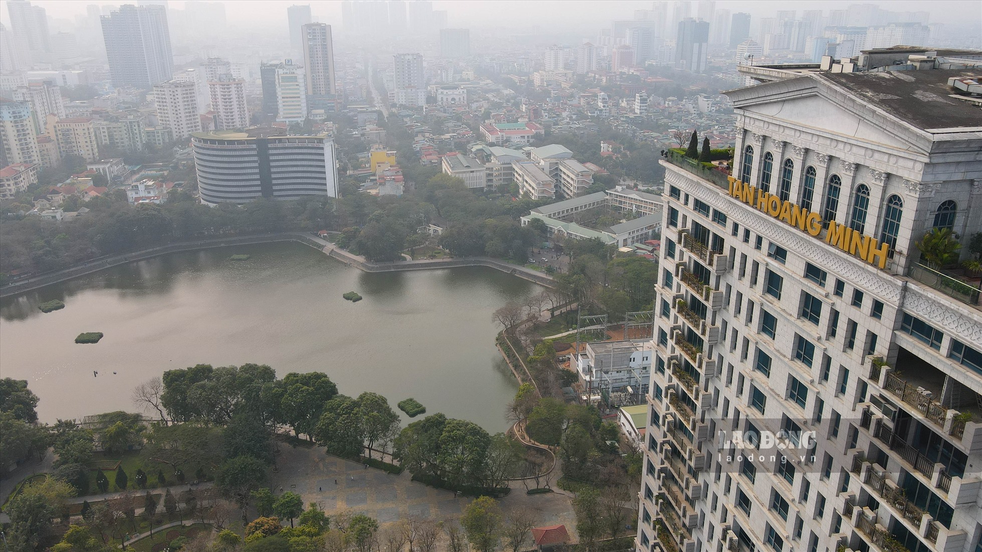 Thời điểm ra mắt, đây được coi là biểu tượng của những căn chung cư có mức giá siêu đắt. Dự án được đánh giá có vị trí khá đẹp, gần công viên Nghĩa Đô, có thể nhìn thẳng ra hồ nước.