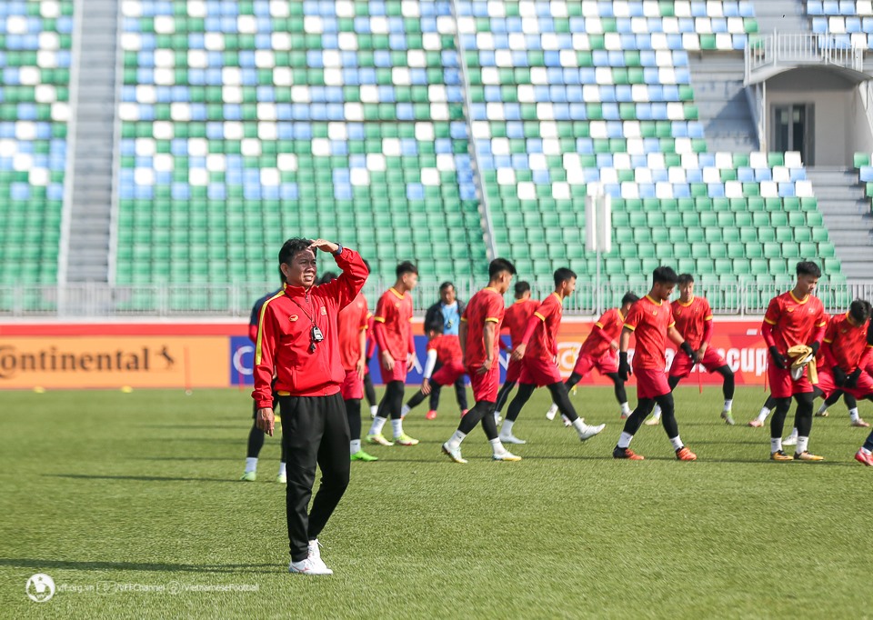 Huấn luyện viên Hoàng Anh Tuấn hài lòng với màn thể hiện của U20 Việt Nam. Ảnh: VFF