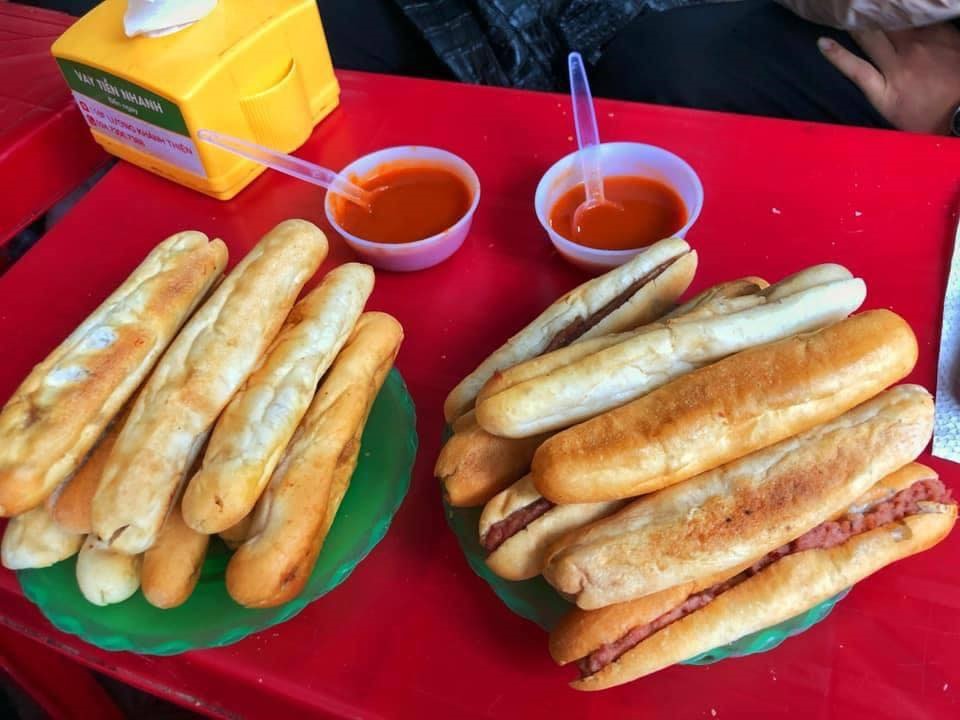 Bánh mì cay là đặc sản Hải Phòng. Ảnh: Sở Du Lịch Hải Phòng