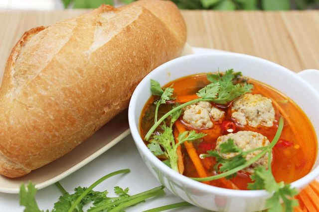 Đến Đà Lạt nhất định phải ăn bánh mì xíu mại. Ảnh: Du lịch Đà Lạt