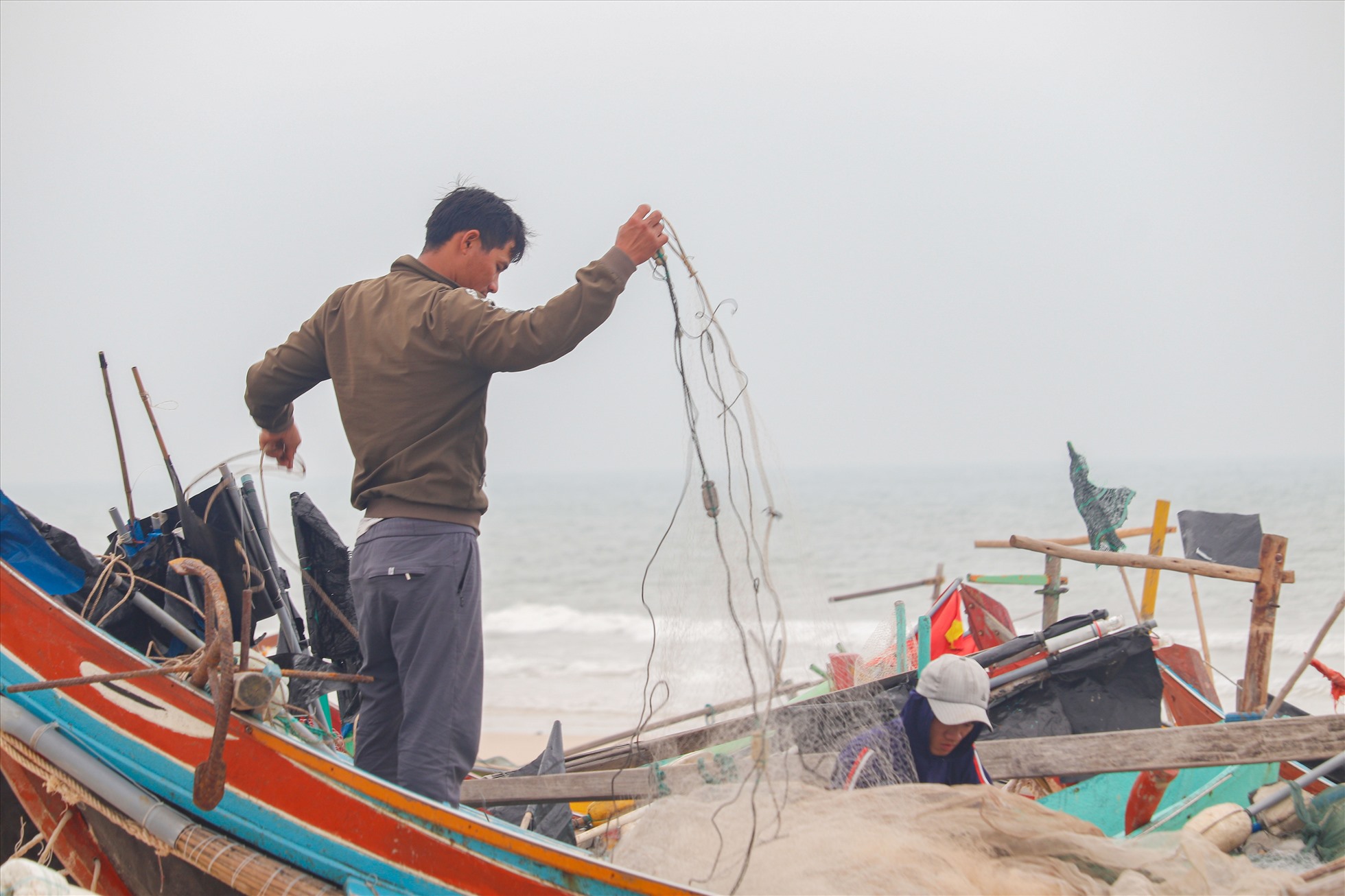Ngư dân xã Hải Ninh chuẩn bị để ra khơi đánh bắt cá khoai, hy vọng sẽ tiếp tục có những chuyến ra khơi bội thu Ảnh: Đức Tuấn