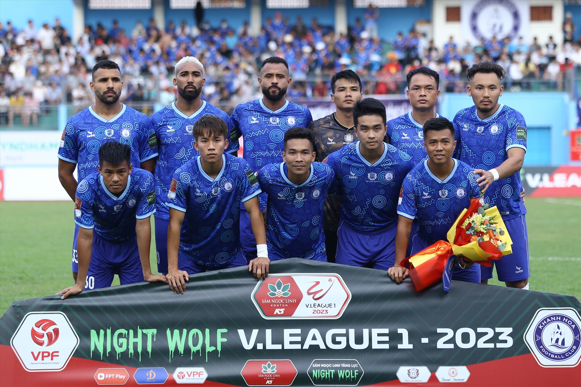 Chiều 3.2, câu lạc bộ Khánh Hòa có trận tiếp đón Thanh Hóa ở vòng 1 V.League 2023. Đây là trận đầu tiên đội bóng phố biển trở lại giải đấu cấp độ cao nhất của bóng đá Việt Nam sau 3 năm vắng bóng.