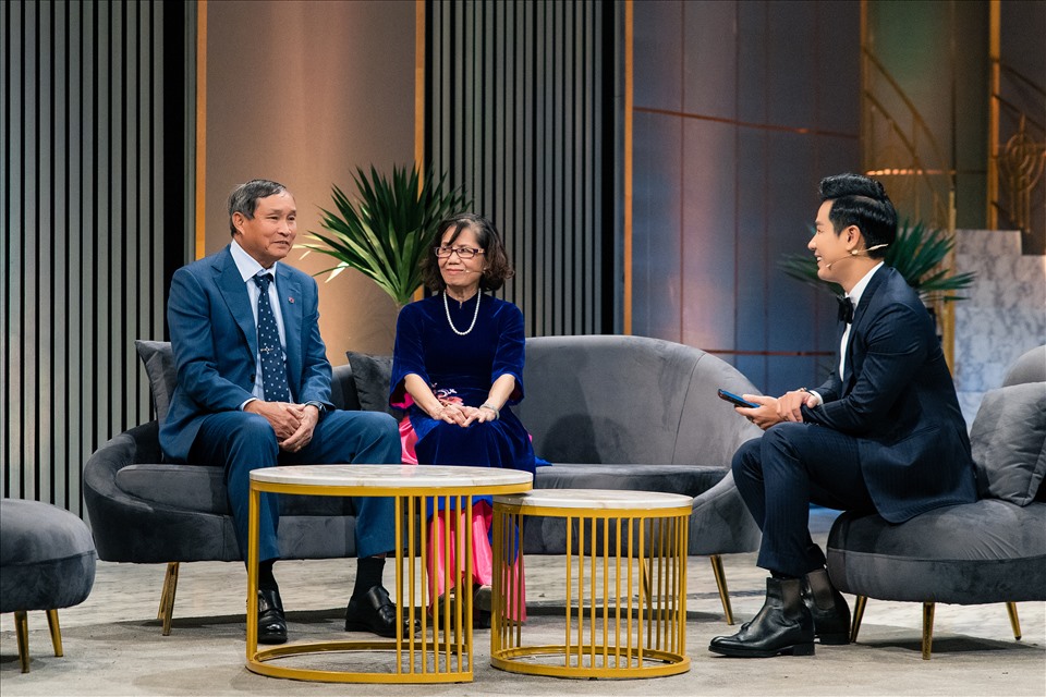Vợ chồng HLV Mai Đức Chung cũng lần đầu tiên chia sẻ về cuộc sống hôn nhân của cả hai trên sóng truyền hình. Ảnh: VTV