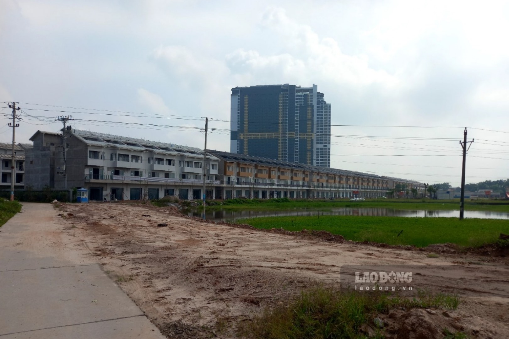 Đầu năm 2022, nhiều địa phương trên địa bàn tỉnh Phú Thọ xuất hiện tình trạng “sốt đất”, giá BĐS tăng nhanh, số lượng giao dịch lớn, nhiều người đã bỏ nghề để đi buôn đất, làm môi giới.