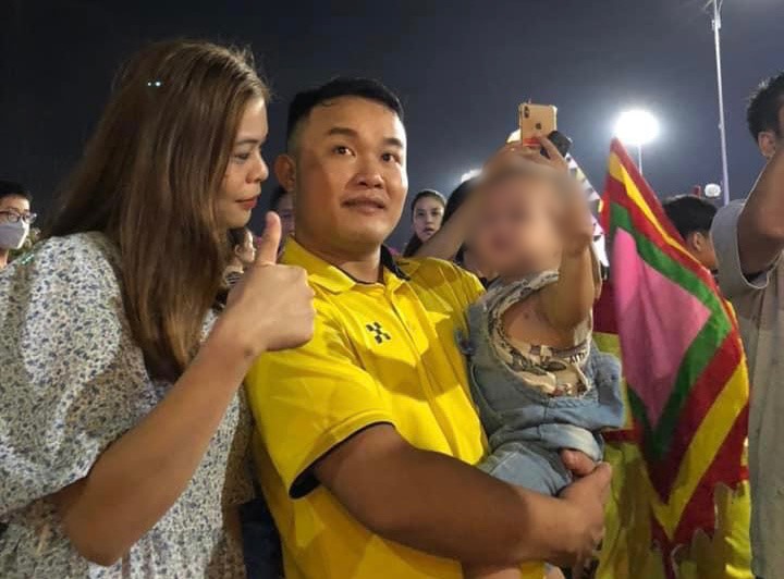 Gia đình nhỏ hạnh phúc của thầy Khay khi chưa xảy ra tai nạn (Ảnh chụp tháng 10.2022). Ảnh: Gia đình cung cấp