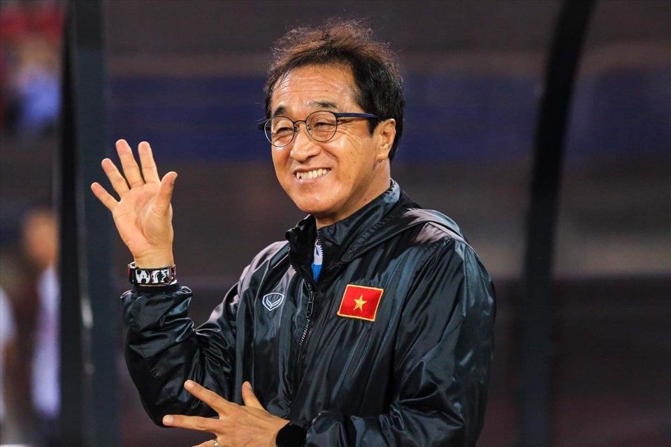 Trợ lý huấn luyện viên Lee Young-jin viết tâm thư sau khi chia tay bóng đá Việt Nam. Ảnh: Xuân Trang