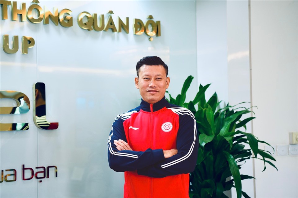 Huấn luyện viên Thạch Bảo Khanh lần đầu tiên dẫn dắt một đội bóng V.League. Ảnh: Viettel FC