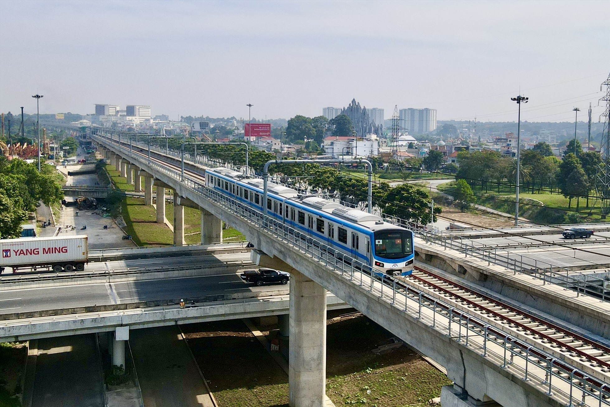 Tuyến metro số 1 (Bến Thành - Suối Tiên) sẽ khai thác thương mại cuối năm 2023. Ảnh: Anh Tú