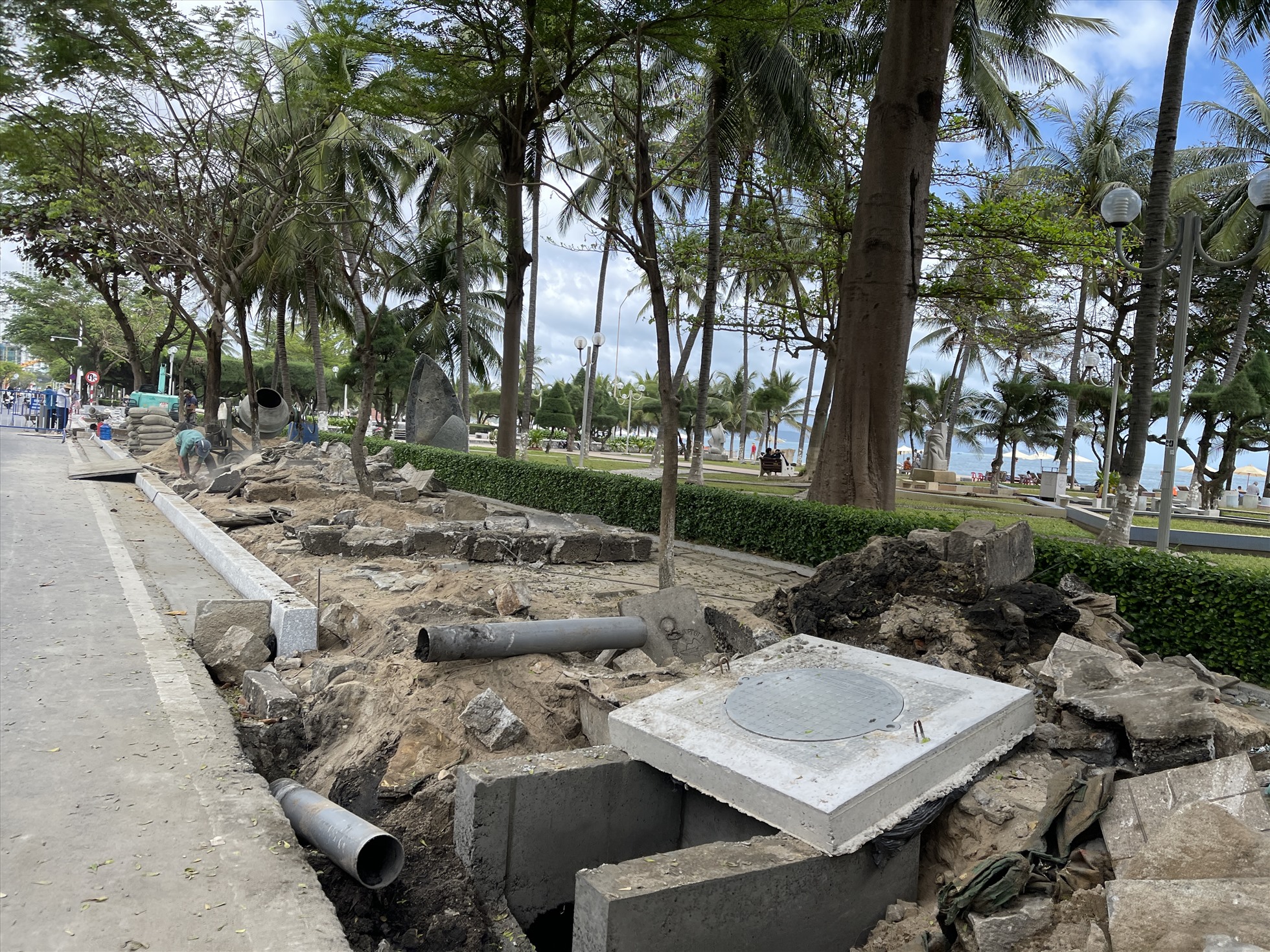 Dự án cải tạo vỉa hè, lát gạch Granite có tổng vốn đầu tư khoảng 11 tỉ đồng. Ảnh: Thu Cúc