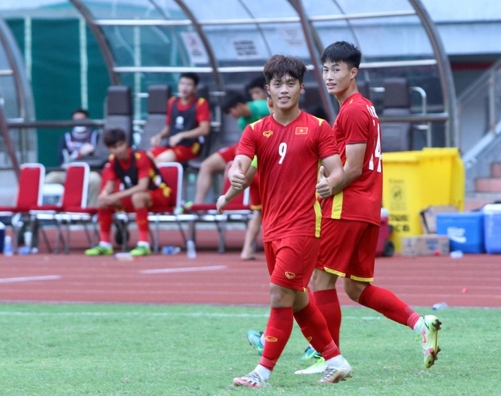Nguyễn Quốc Việt đã làm vua phá lưới nhiều giải đấu trẻ trước khi thi đấu chuyên nghiệp cho Hoàng Anh Gia Lai. Ảnh: VFF