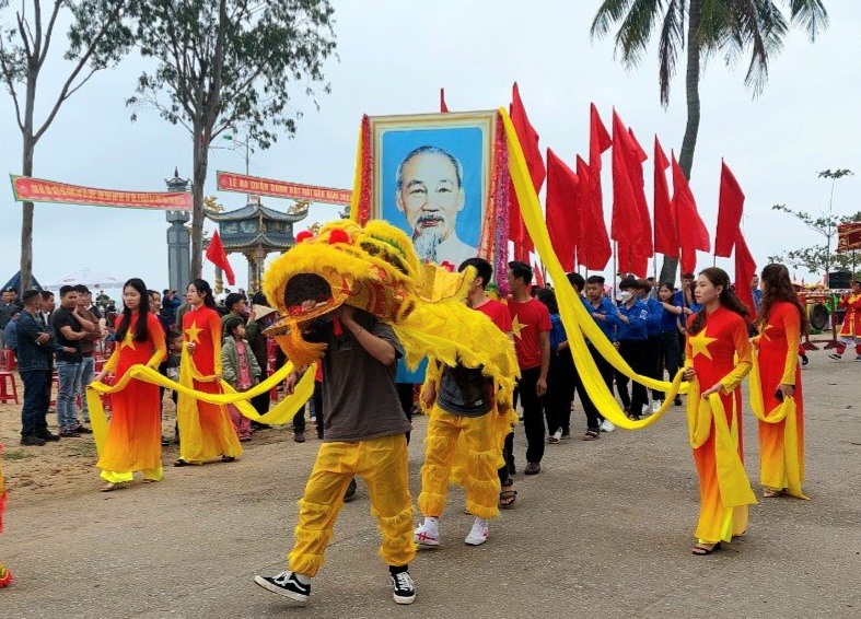 Đoàn rước truyền thống xã Cảnh Dương. Ảnh: Đức Tuấn