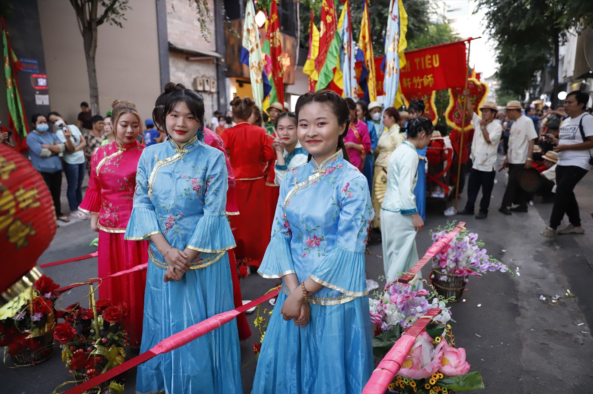 Hầu hết những người tham gia buổi diễu hành đều thuộc cộng đồng người Hoa tại quận 5 và quận 6.