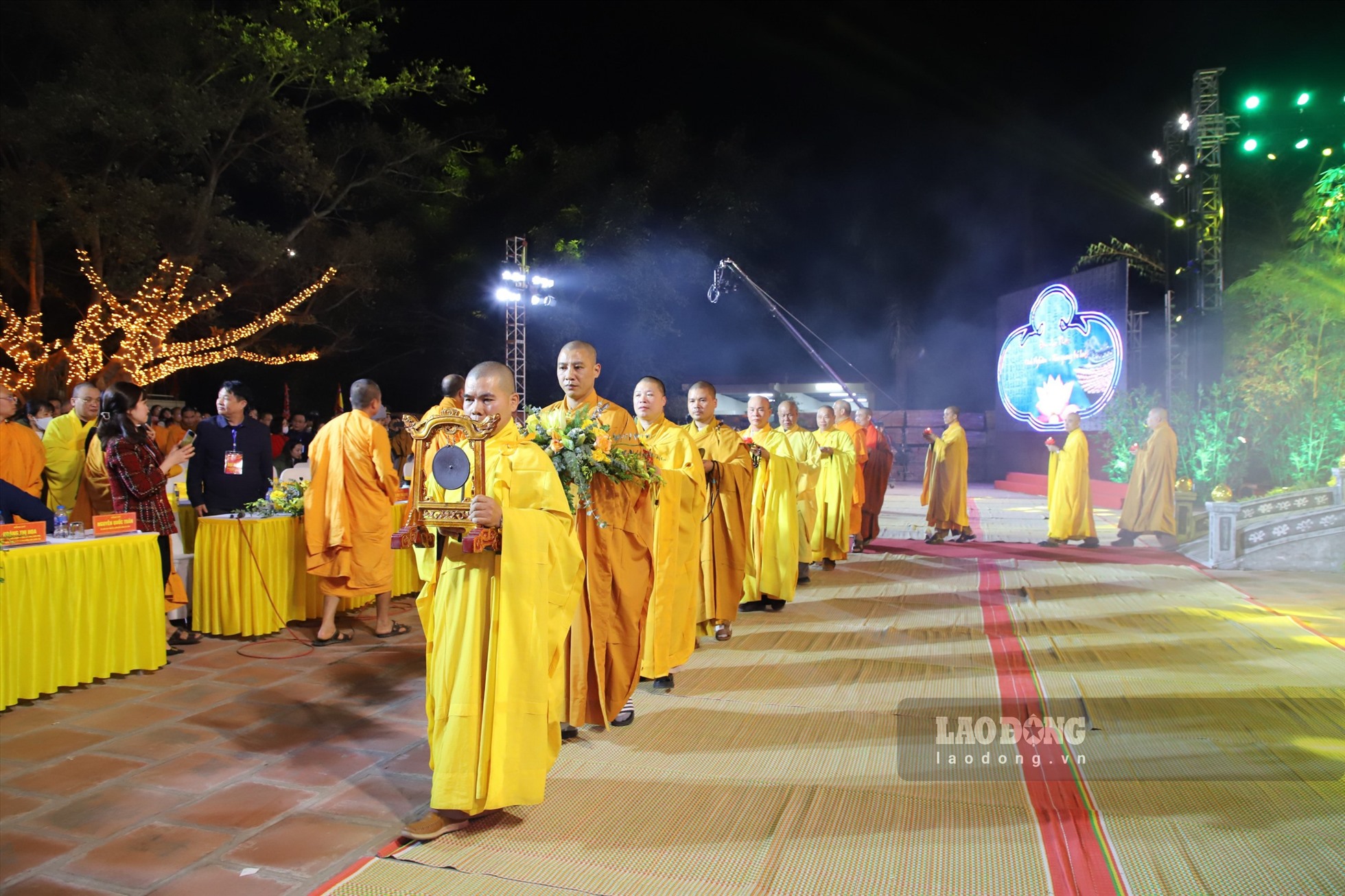 Đêm nhạc Phật chùa Vĩnh Nghiêm Chương trình có sự tham gia của nhiều nghệ sĩ, ca sĩ nổi tiếng và hàng trăm phật tử. Ảnh: Nguyễn Kế