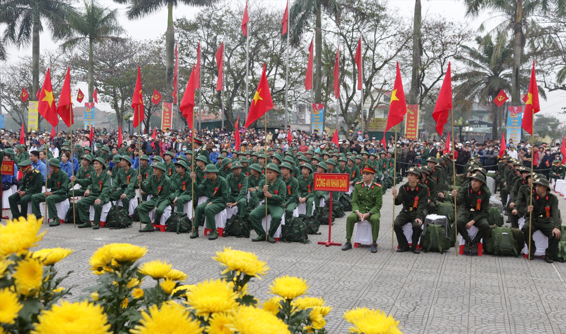 Năm 2023, toàn huyện Lệ Thủy (tỉnh Quảng Bình) có 197 công dân trúng tuyển nghĩa vụ quân sự, trong đó quân đội 160 công dân, công an 37 công dân. Ảnh: Đ.T