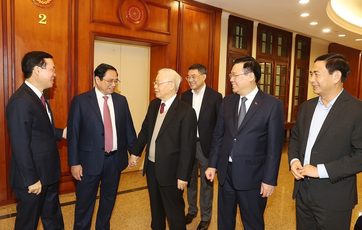 Tổng Bí thư Nguyễn Phú Trọng với các đồng chí lãnh đạo Đảng, Nhà nước dự hội nghị.
